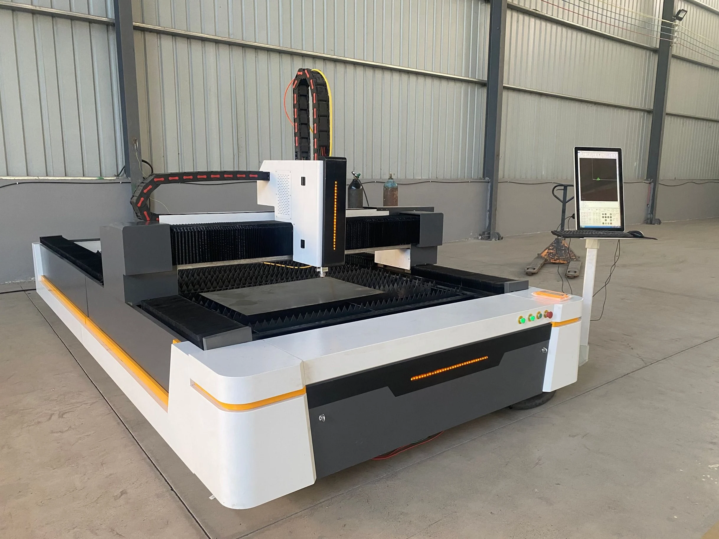 Sheet metal fiber laser cutting machine