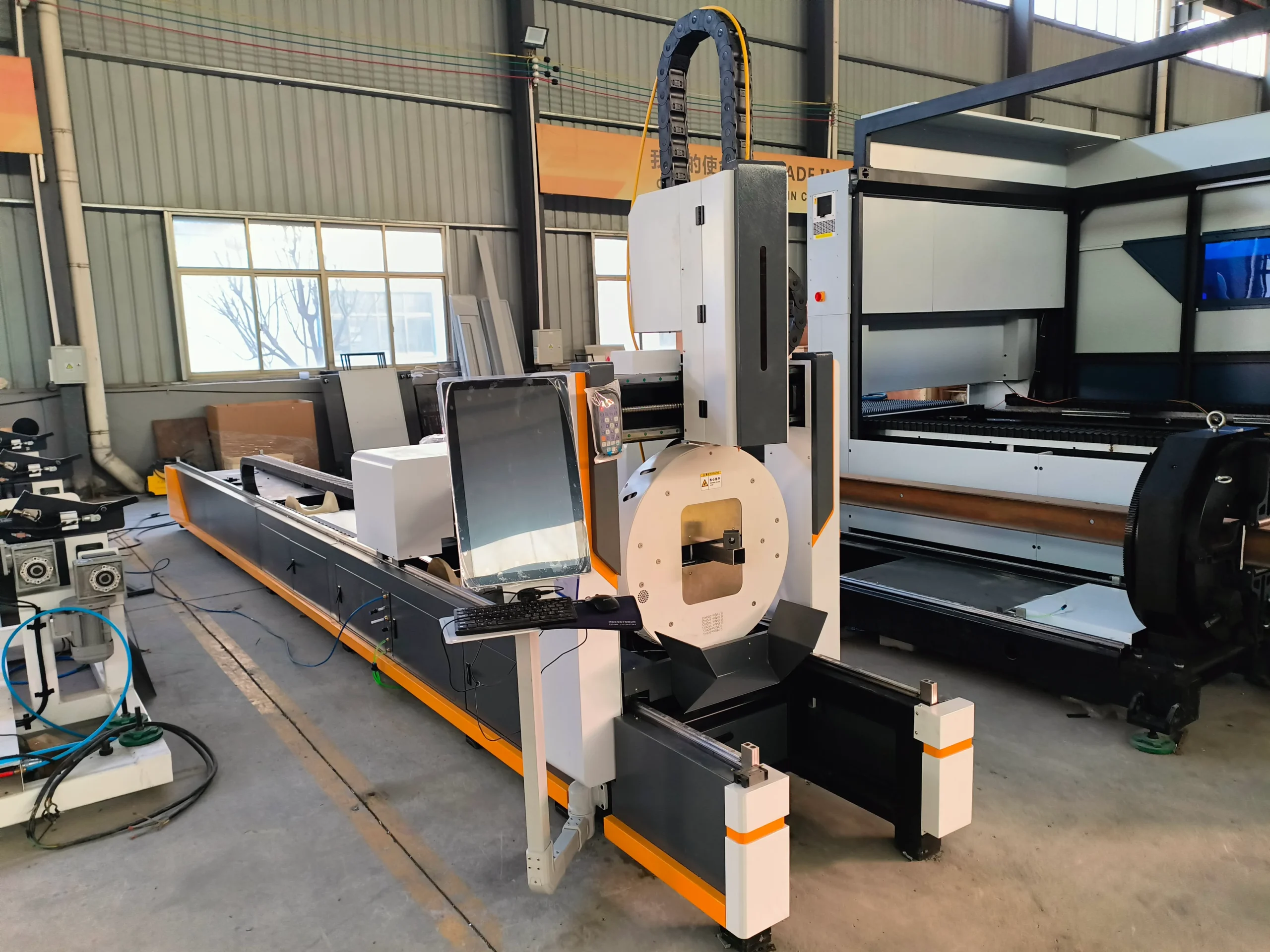 Tube laser cutting machine